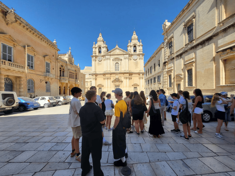 Wycieczka turystyczna ATAS - klasa zwiedza Vallettę.